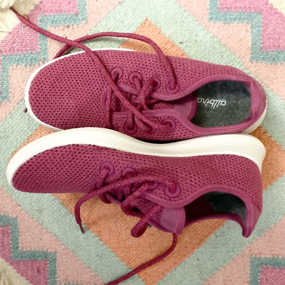 allbirds Shoes - Allbirds Women’s Tree Runners size 7 Orchard color